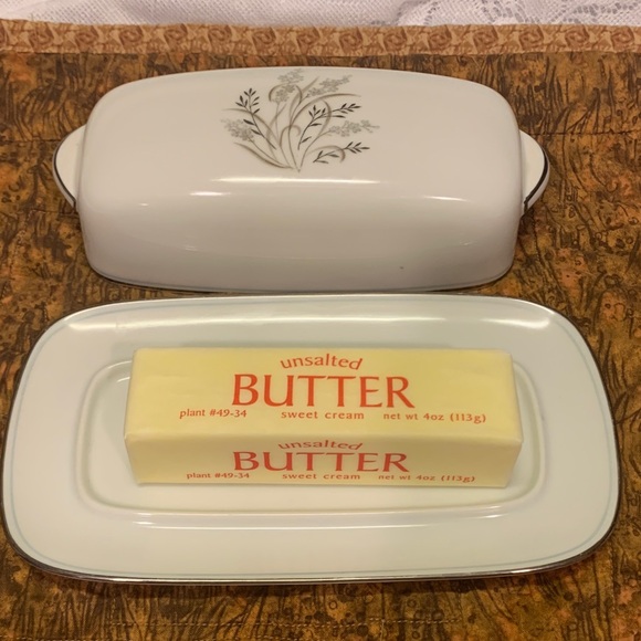 Noritake China White Ceramic Butter Dish with Floral Design - Picture 2 of 4